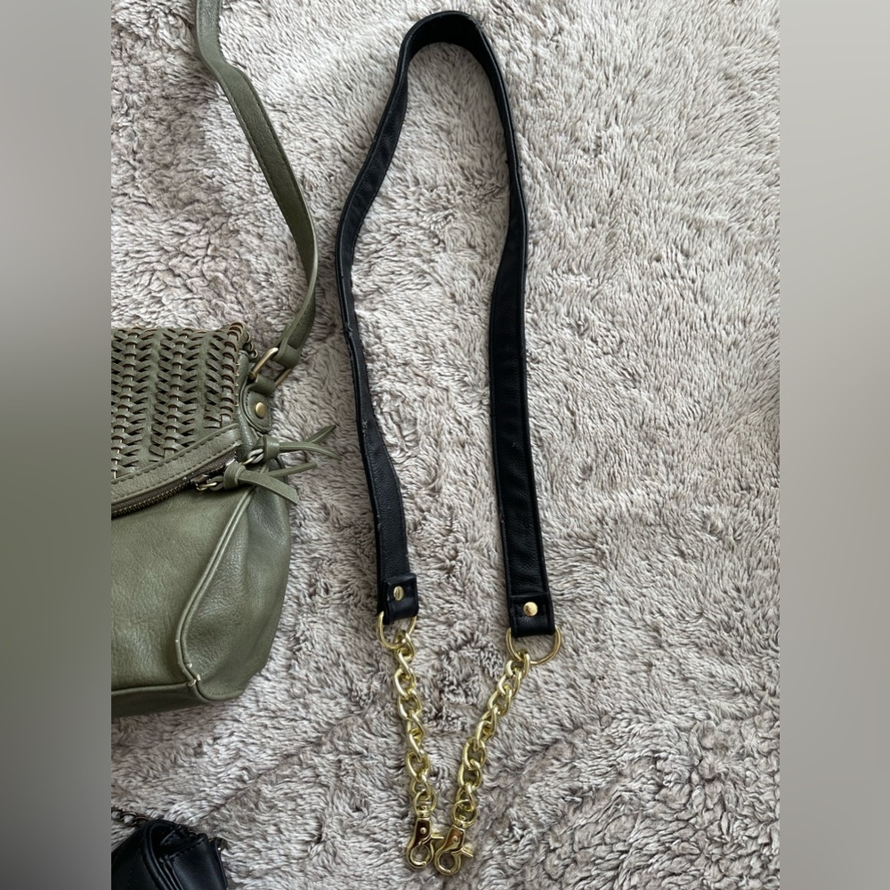 Purses/Wallet/Belt Lot - Picture 13 of 15